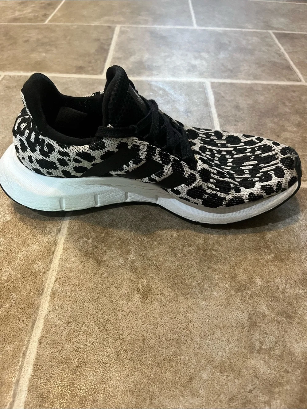 adidas Swift Run Shoe Women’s Size 7 Black Cheetah Print BD7962